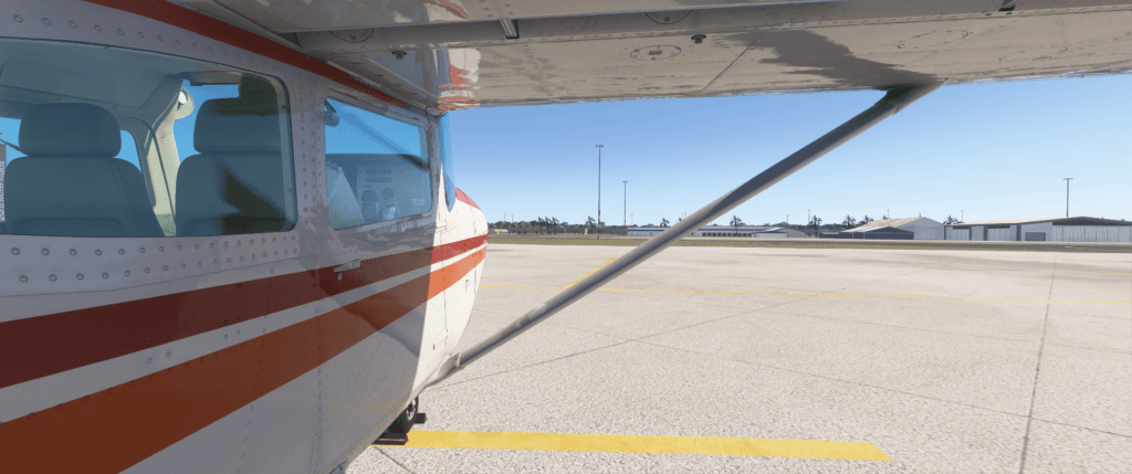 Cessna 182 RHS close