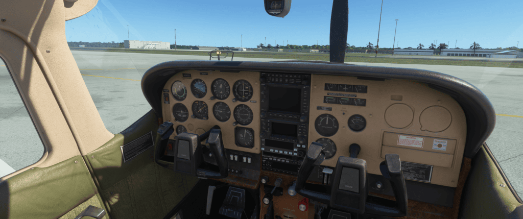 Cessna 182 Cockpit 2